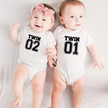 Baby Sorodstveni Igralne Obleke Twin 01 Twin 02 Newborn Baby Fantje Dekleta Onesies Poletje Bombaž Bodysuit Smešno Telo Dojenčka Romper Oblačila